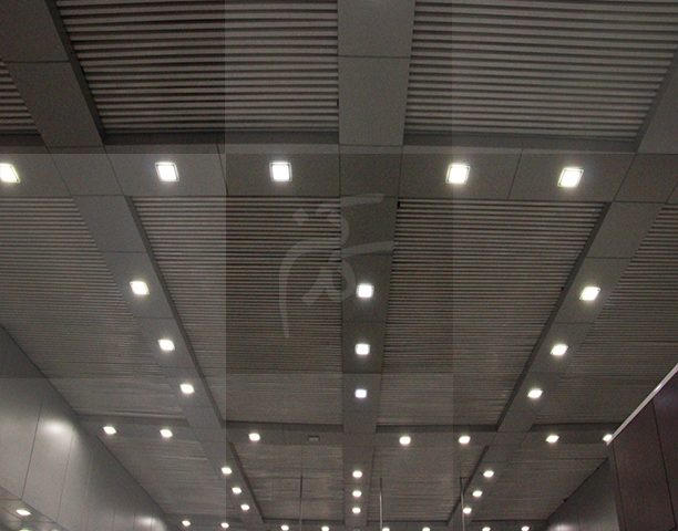 سقف کاذب ایستگاه متروی میدان ولیعصر